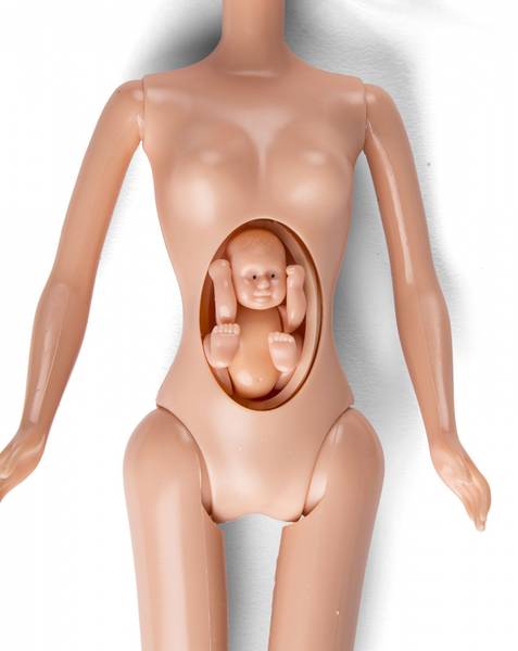 Judith gravid baby i magen med Jack og tilbehør